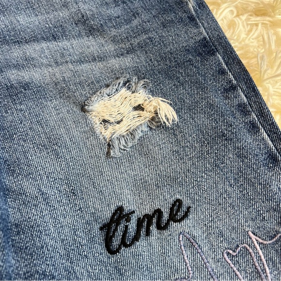 Women’s Embroidered Straight Leg Ankle Sz 8 Jeans W/pockets Raw Hem Distressed - Picture 4 of 12